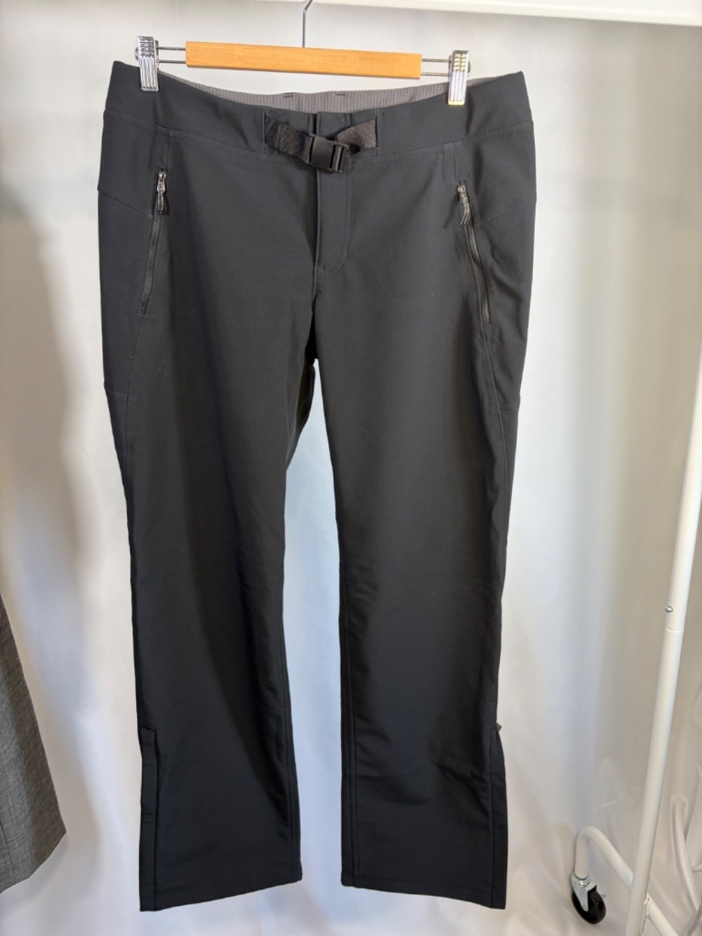 MEC Women's Black Hiking Pants Size 12 Lightweight Stretch Trail Travel